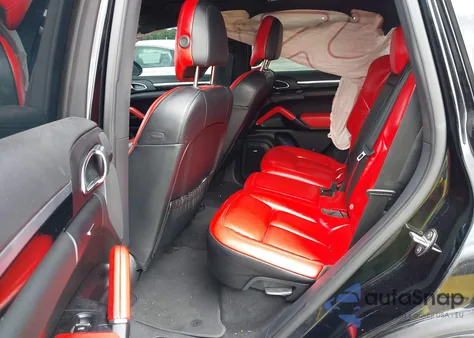 2017 Porsche Cayenne Platinum Edition z USA, uszkodzony, nr VIN WP1AA2A26HKA82909